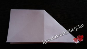 Papírlepke-füzér: lepkehajtogatás