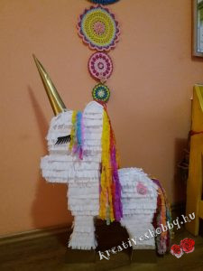 Unikornis-piñata
