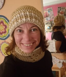 Horgolt virág mintás beanie sapi